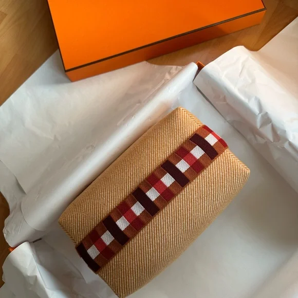 Hermes Bride-a-Brac au Carre case
Hermes Pouch Cosmetic Bag Travel - Picture 5 of 8